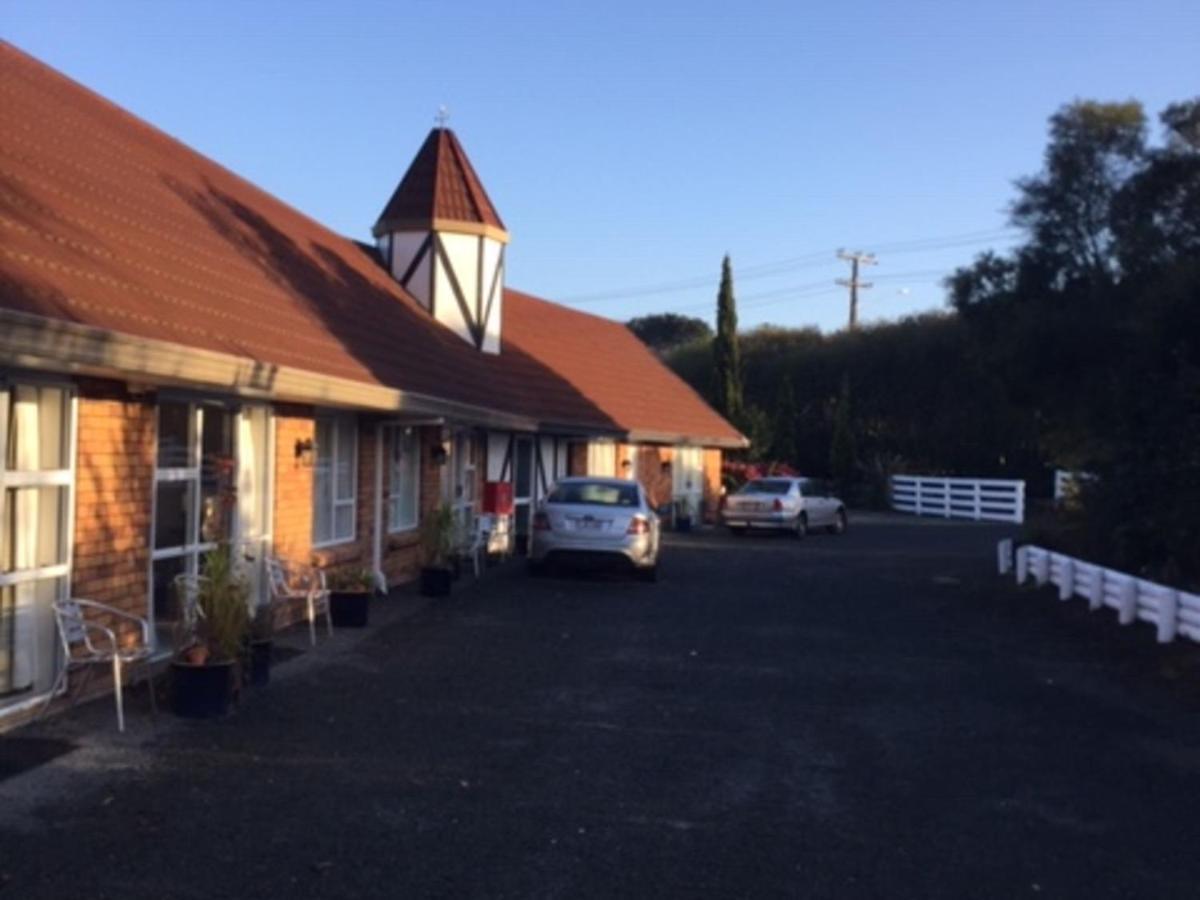 Castle Court Motel Wellsford Kültér fotó