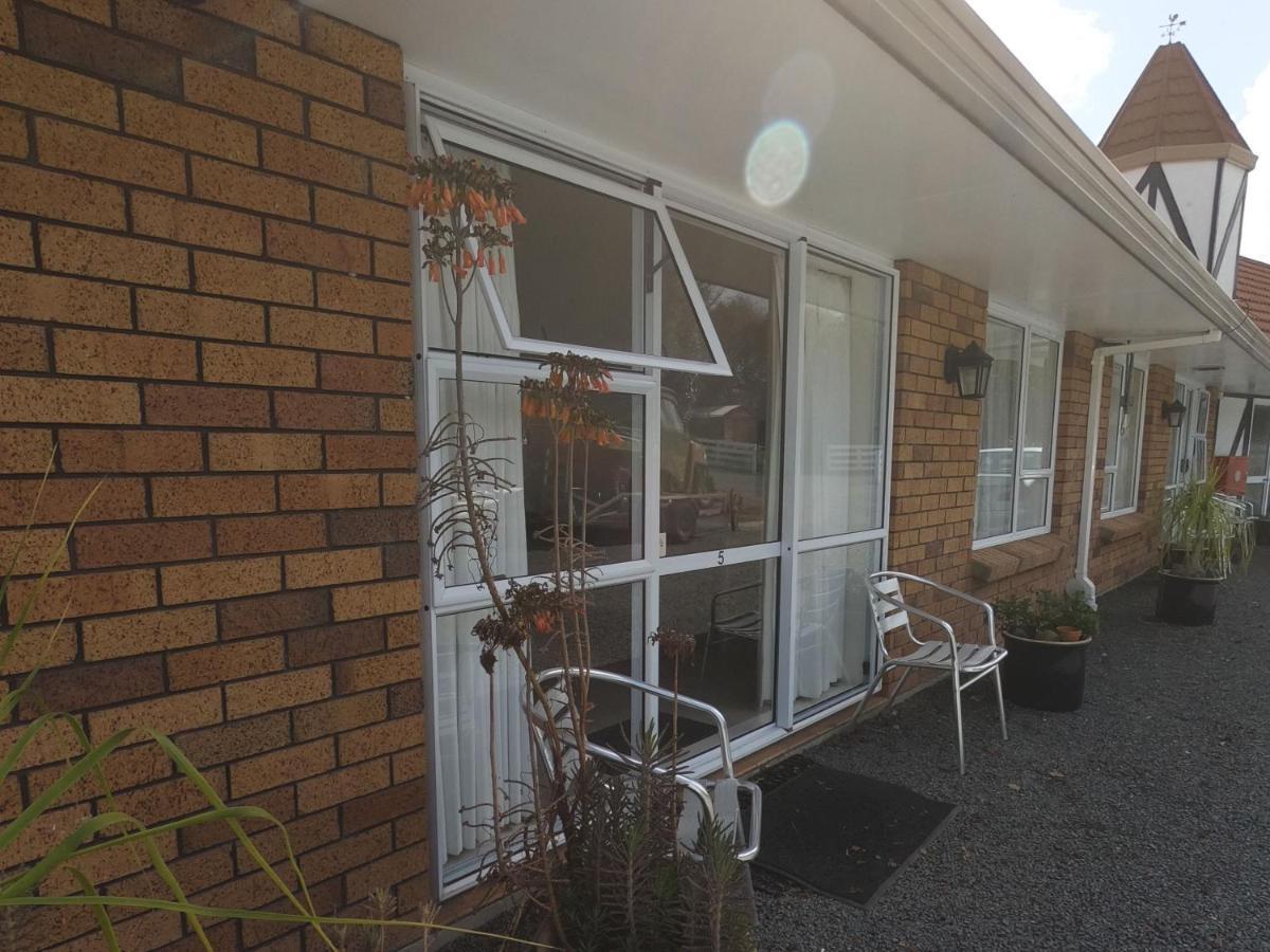 Castle Court Motel Wellsford Kültér fotó